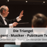 Triangel Dirigent Musiker Publikum