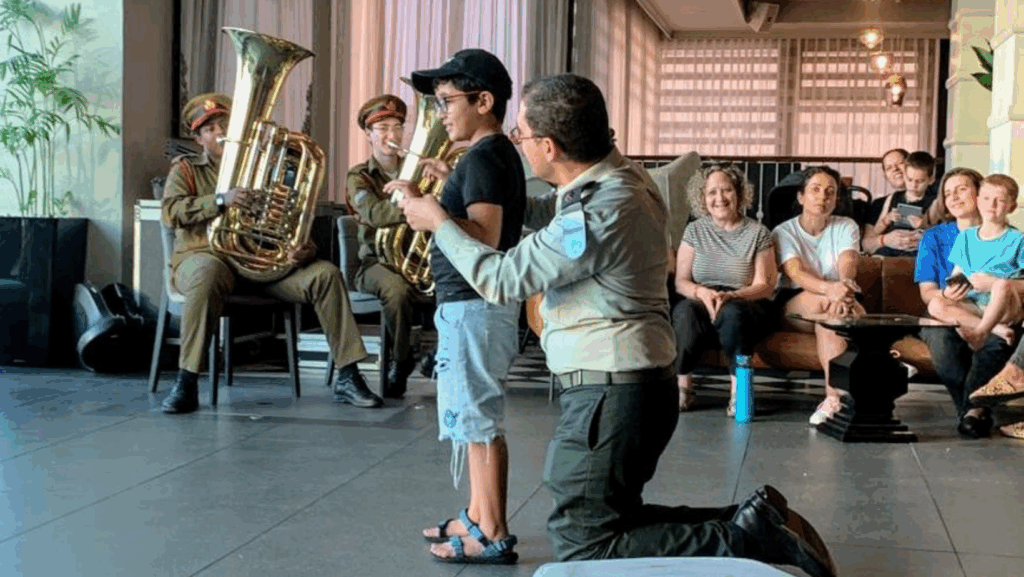 Rom Shamir und Junge